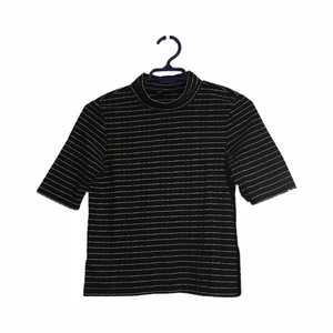 monki tröja - snygg monki tröja i storlek xs 🥺 säljer pga för liten på mig nu, är i fint skick !!!