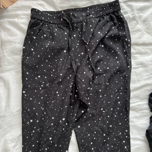 Kostymbyxa  - Storlek 38 mer som 36, köpare står för frakt