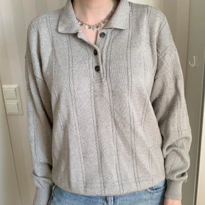 Grå tröja - En tröja som passar till allt! Bra skick!