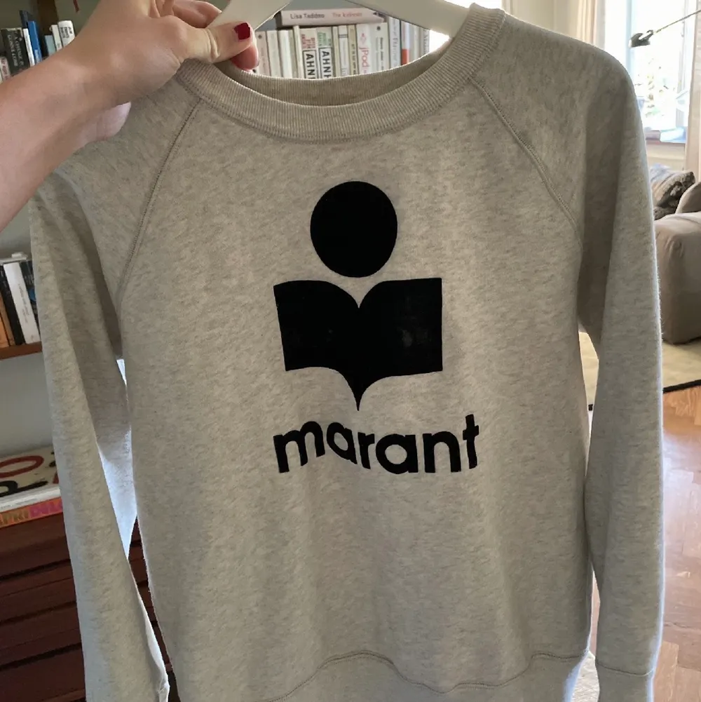 Super snygg sweatshirt från Isabel Marant!!🖤liten fläck från tvätt men inget man tänker på!!💗svin snygg, använda dessvärre inte. Skriv vid frågor!!<3. Tröjor & Koftor.