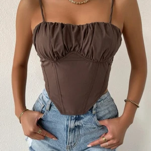 fint brunt linne - ett jätte fint brunt linne från shein som tyvärr inte passade mig pågrund av att jag har för stora bröst :/ hör gärna av er vid intresse kan även skicka riktiga bilder i chatten. priset går att diskuteras. nypris 90kr