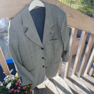 Kavaj oversized - En oversized, rakt skuren kavaj.