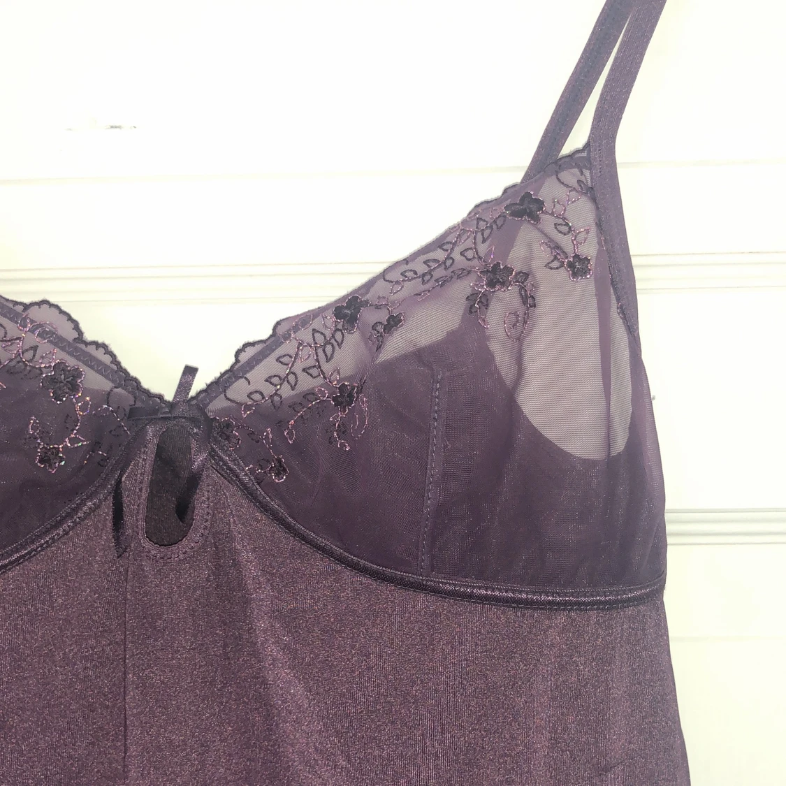 Lila linne med spetsdetaljer  - 90