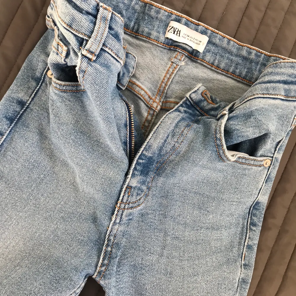 Skinny jeans från zara använda bara en gång . Jeans & Byxor.