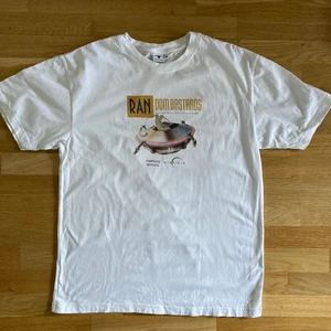 T-shirt från random bastards - T-shirt från random bastards i storlek small (Herr). Jättebra skick 🤠