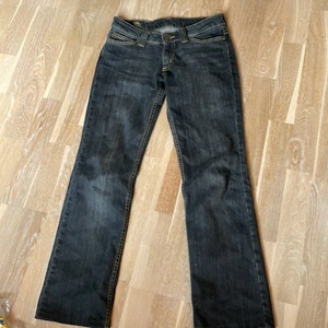 Lee lågmidjade Jeans  - Säljer ett par super fina Lee lågmidjade jeans, säljer då jag inte använder dom!❤️ kom dm för frågor💕