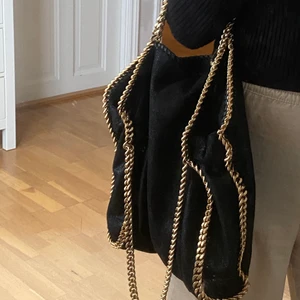 Stella McCartney Väska  - Mina super super fina Stella McCartney väska som inte kommer till tillräcklig användning!! 💓