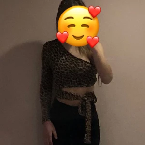 Topp - Super fin topp som aldrig är använd det är bara att höra av sig för mer information eller bilder:)