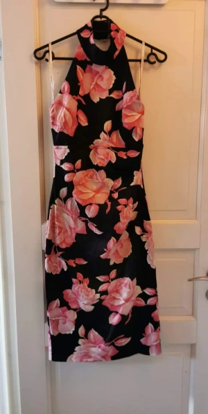 Klänning - Karen Millen klänning, stl 36 Klänning med ballongarmar, stl 36