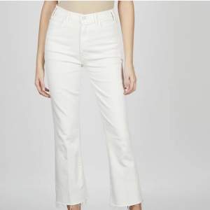 Vita Mother jeans använda 1 gång. Storlek 25. Säljer för 800 kr (nypris 3000). 