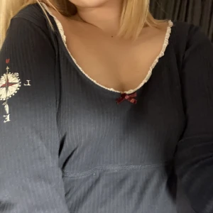 Odd Molly tröja - Jätte gullig Odd Molly tröja med inga defekter. Köpt på second hand. Säljes pga för stor storlek 