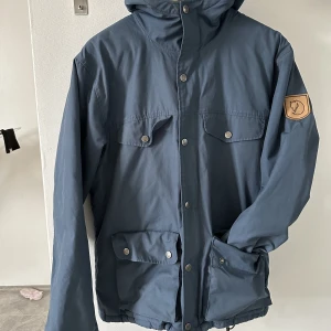 Fjällräven jacka  - Fjällräven storlek M . 1500 kr, nypris 3695kr 