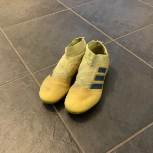 Adidas nemeziz - Storlek 36, nypris 1399 kr, använda 1 säsong.