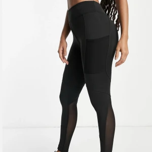 Träningstights - Svarta träningstights i nytt skick