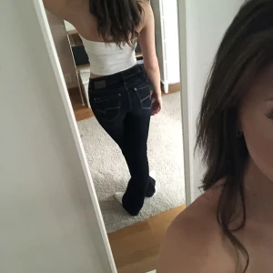 Mavi jeans  - Så fina, bra k längden på mig som är 167. Passar mig som är xs/s. Spårbarfrakt tillkommer k pris (66kr).