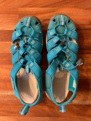 Keen Anatomic Footbeed sandaler st40 - Nu säljer jag mina söta Keen Anatomic Footbeed sandaler st 40 i turkos Waterproof CNX Använda tre gånger 