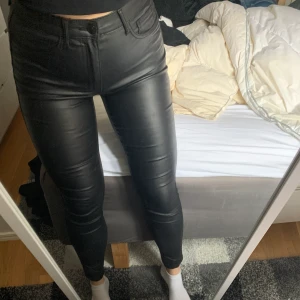 Skinnbyxor - Tajta skinnbyxor  Kan posta💕