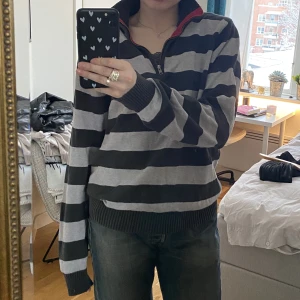 Randig tröja - Randig stickad zipup tröja, spårbar frakt 69kr💕