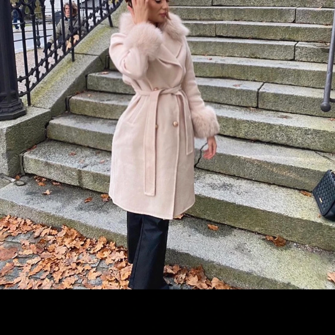 Beige kappa med päls 