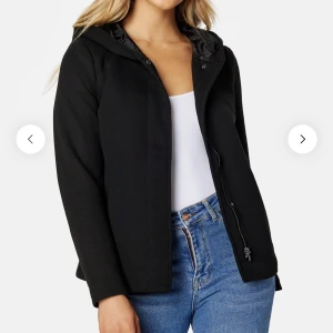 Jacka - Jacka från ONLY i storlek XS, använd vid ett tillfälle.   Nytt pris: 449kr