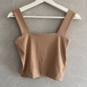 Beigt linne  - Beiget linne  Storlek: Medium  Aldrig använd 