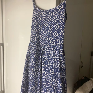 Klänning  - Klänning, använd några gånger 