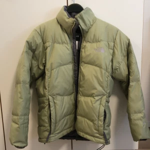 The north face jacka - Säljer min north face jacka som jag köpte här på plick, då den inte kommer till användning. kan mötas i Falun, Borlänge och Uppsala