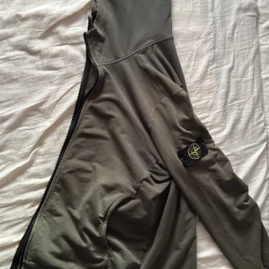 Stone island zip up  - Stone island zip up i haft den länge kom med erbjudande elel bytes
