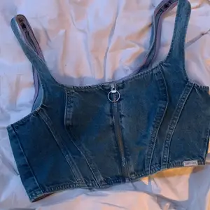 helt oanvänd jeans topp från h&m nyskick