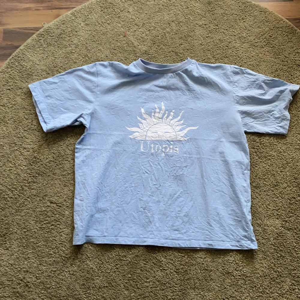 Blå T-shirt från lager 157!. T-shirts.