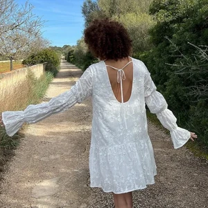 NA-KD klänning - Slutsåld klänning perfekt inför sommar eller student i strolek 40. Sprillans ny, buda över 439kr vid intresse! 