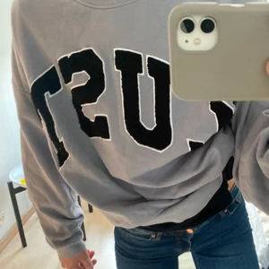 Weekday lust tröja - Säljer denna fina weekday tröja som är använd typ en gång för jag känner att de inte riktigt är min stil. 