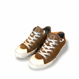 CARHARTT x CONVERSE Chuck Low  - Carhartt x Corverse collab, skorna är i använt skick. Limited Edition utgåva! 