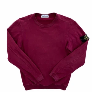 Stone island crewneck - Storlek:Small, skick 8/10, kan gå ner i pris vid snabb affär, den ligger bara i garderoben nu för jag har vuxit ur den så jag hoppas nån annan får användning för denna snygga tröja🔥