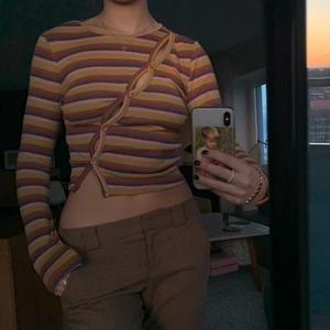 Randig tröja - Säljer denna superfina tröja som tyvärr inte kommer till användning längre 💞 köparen står för frakten men jag möter även upp i Lund💞