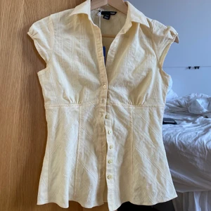 Blus - En jätte fin blus som tyvärr inte passar mig!  Nyskick