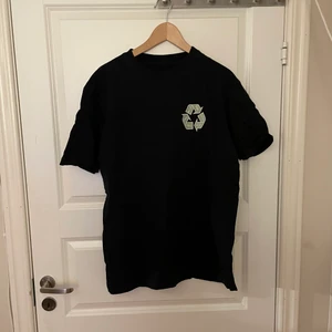 Palace t-shirt - Dåligt skick, inga hål, trycket har blivit urtvättat