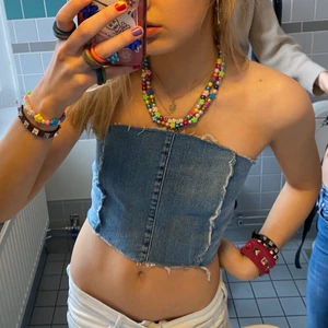 Jeans korsett topp - Hej! Jag säljer denna fina Jeans topp med korsett rygg som jag sytt själv för mitt UF företag. Efterssom att toppen har korsett rygg är den justerbar till alla kroppar.