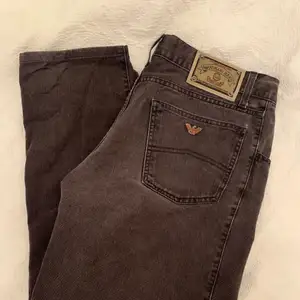 Lite baggy jeans från Armani. Skitsnygga men behöver lite cash så säljer 🥲. Baggy om du har storlek 38 men sitter tajtare om du har 40/42