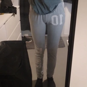 Mjukisbyxor - Blåa mjukisbyxor storlek M