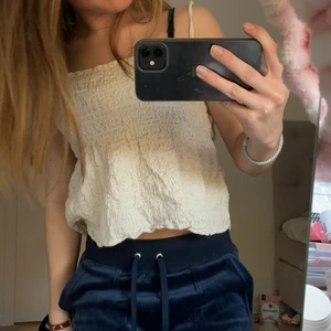 Topp  - Säljer denna jättefina topp ifrån zara i superbra skick kontakta för fler bidlef eller frågor❤️❤️