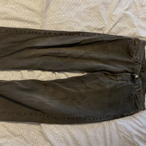 Sweet sktbs denim, storlek M - Skick 7/10, passar mig som är 186. Väldigt bra pris för ett bra par jeans. Kan postas om så önskas.