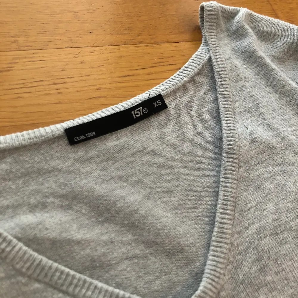 Jätteskön och fin tröja från Lager157. Tröjan är i bra skick då den endast är använd några gånger, säljer på grund av att den inte kommer till användning längre💕. Toppar.