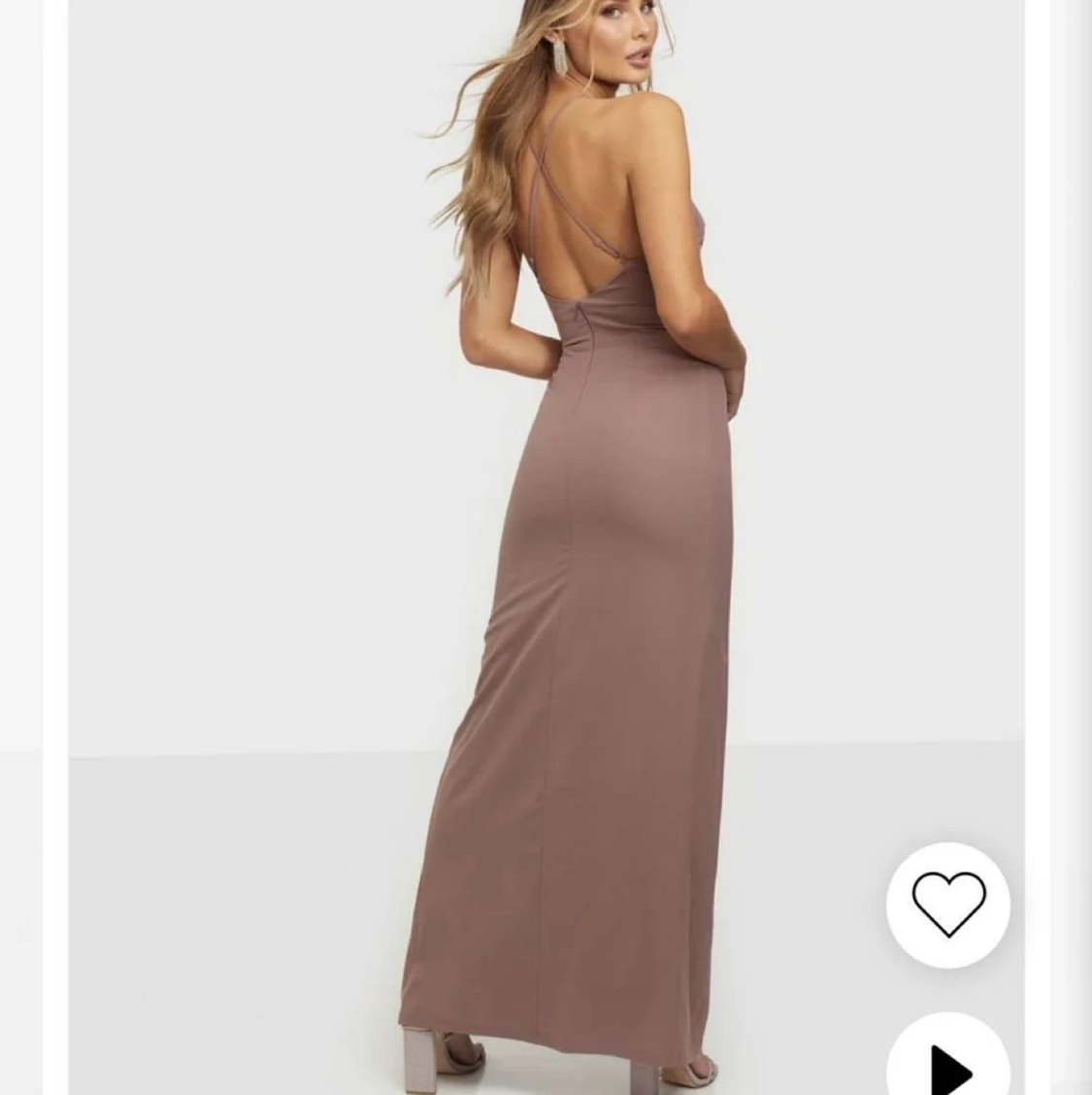 Oanvänd klänning från Nelly. - 90