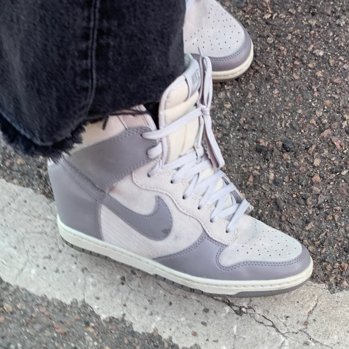 Nike Women’s Dunk Sky High ”Canyon Gray” - 90
