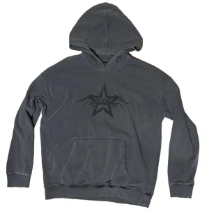 Hoodie  - Stor luva som på N(N) hoodies, nice tryck också 