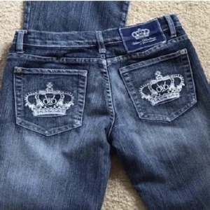 Victoria beckham - Säljer ett par vb jeans i storlek 32 passar 30 o 34! Lånade bilder ❤️‍🩹