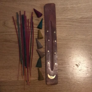 Rökelser  - Fina rökelser med hållare💚 7 koner och 14 pinnar