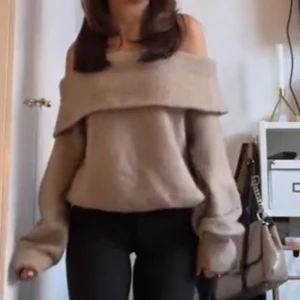 Stickad tröja  - Säljer denna tröja då den inte kommer till användning, skriv för fler bilder💓💓