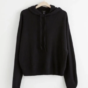 Stickad hoodie - Världens finaste stickad hoodie från Lindex, såå eftertraktad. Säljer då jag har i 2 andra färger redan❤️❤️